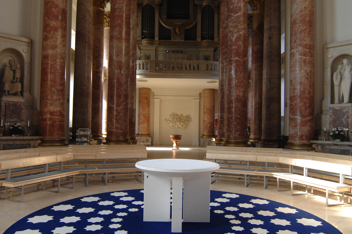 nach oben offen - Elisabeth-Kirche, Nürnberg &ndash; Himmel auf Erden